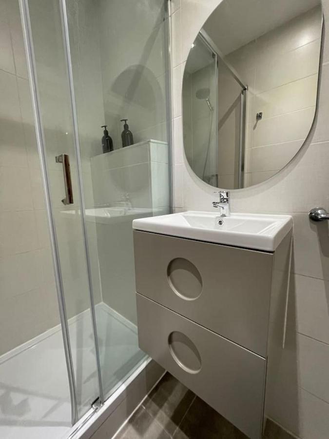 2 Bedrooms Well Connected Apartamento